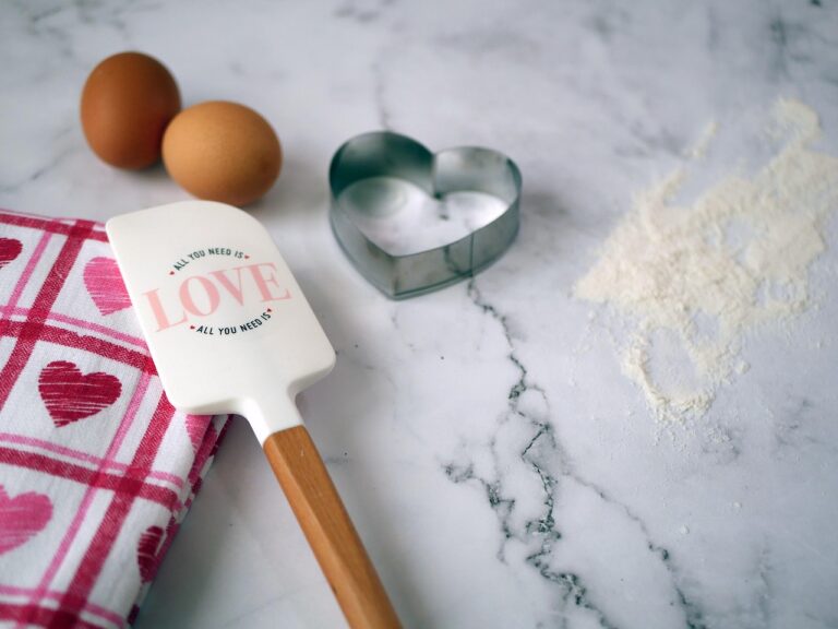 Essential Kitchen Companion: Non-Stick Silicone Spatula Set for Every Cook